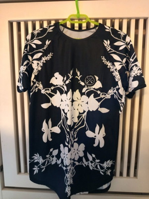 Vinyl Art Clothing XXL blouse like new, black and white