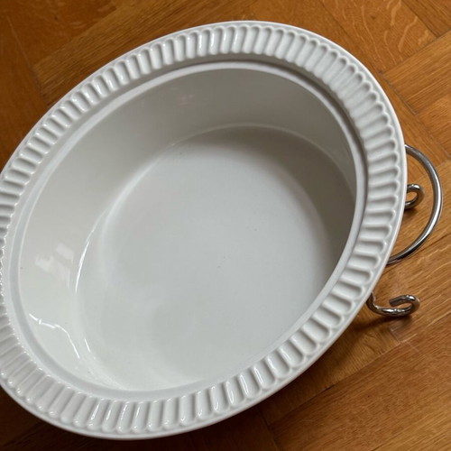 Heat-resistant porcelain casserole new with metal base and lid