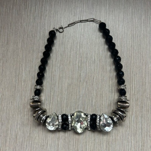 Women's necklace like new, black and silver