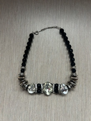 Women's necklace like new, black and silver