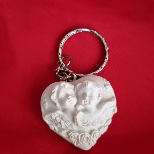 Plaster keychain with angels from Florence