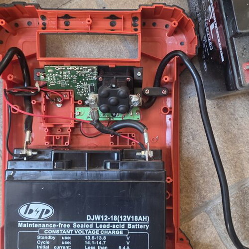 Black and Decker 450A Battery Starter like new with new battery