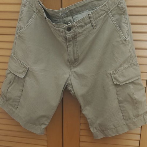 Carhartt WIP Cargo Shorts size 34 like new, beige