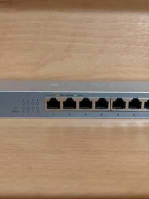 Zyxel MG-108 Unmanaged L2 Switch with 8 Gigabit Ports used