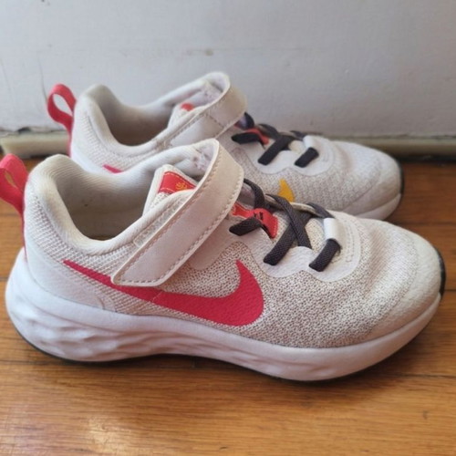 Nike children's athletic shoes used, size 29.5, gray and white