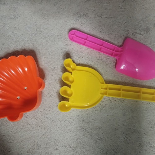 Children's beach set with truck and accessories, like new, pink