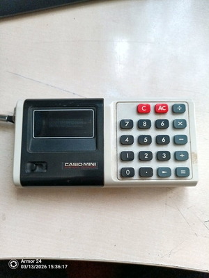 Casio 1970 Vintage Calculator like new with case