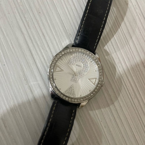 Guess 20 Years of Time Vintage watch like new, women's leather strap