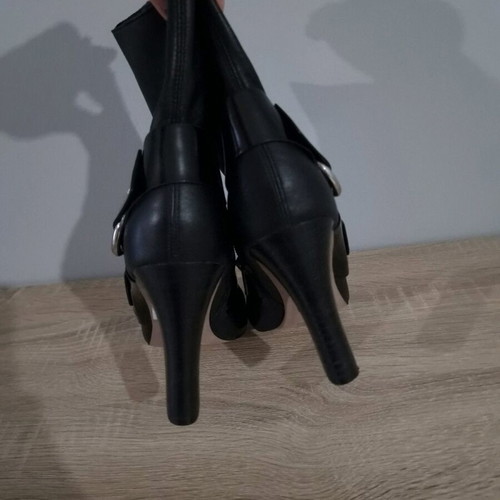 River Island black leather boots like new, size 38