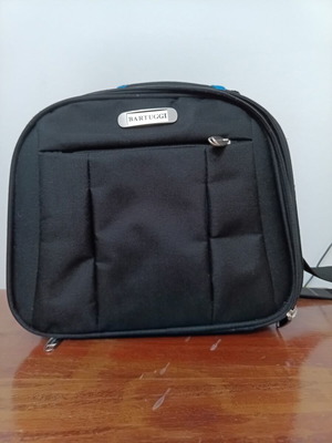 Bartuggi hard cosmetic case like new, black