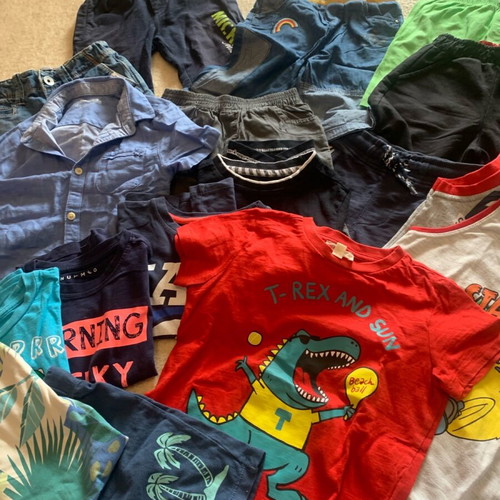 Pack of 17 summer clothes for boys aged 3-4 years