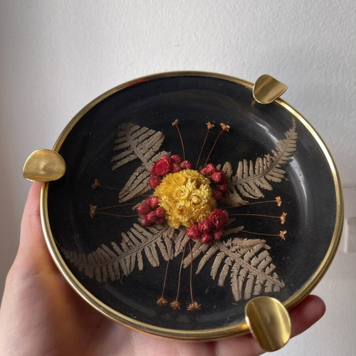 Vintage resin ashtray with dried flowers and gold details