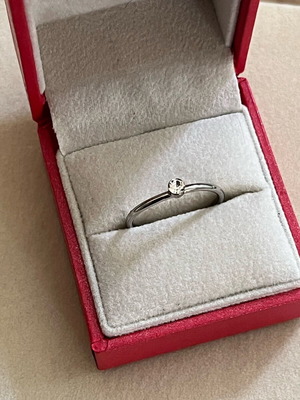 Ring with zircon like new, silver