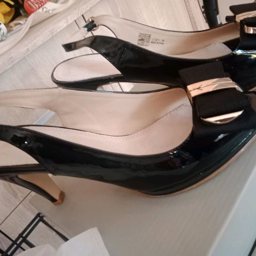 Migato black patent leather pumps like new, size 39, 9 cm heel