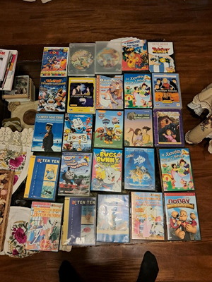 Children's DVDs like new, dubbed, pack of 25