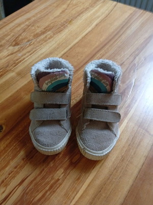 Zara baby shoes size 23 like new