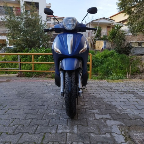 Piaggio Beverly 350 SportTouring scooter used, 2016, 19200 km, blue