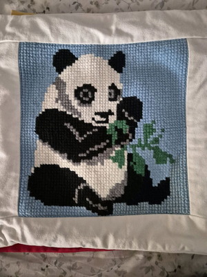 Ζευγάρι μαξιλαροθήκες κεντημένες 40×40 σαν καινούργιες με φερμουάρ