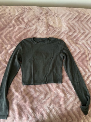 ZARA dark gray long-sleeve cropped top like new, size M