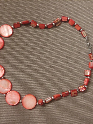 Short red necklace with shells like new