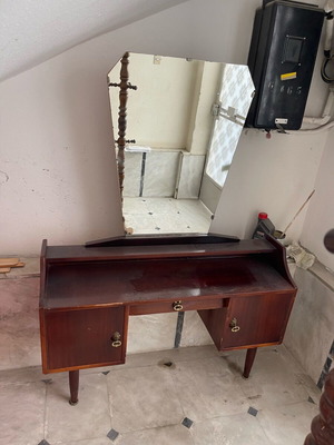 Makeup table with mirror used, good condition