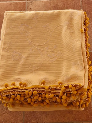 Throw blanket set of 3 pieces like new, bright yellow, summer fabric