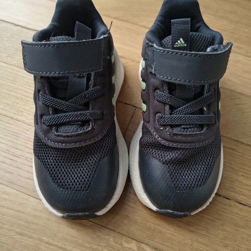 Adidas toddler shoes size 21