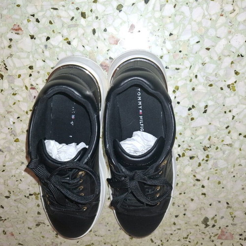 Tommy Hilfiger shoes size 39 like new, black
