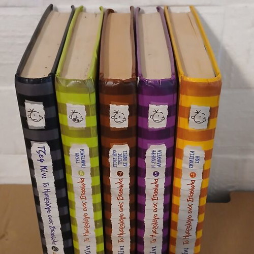 Diary of a Wimpy Kid books like new, pack of 5
