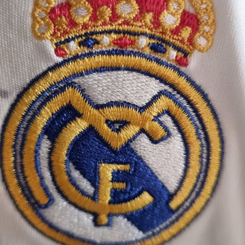 Real Madrit Jersey Raul 7 2006-07 with full team autographs