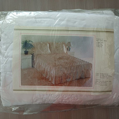 Bridal quilt double with two pillowcases new