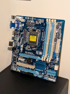 GIGABYTE GA-H77M-D3H μεταχειρισμένη για ανταλλακτικά ή επισκευή