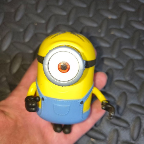 Minions figure 5 cm with button that moves the hand like new