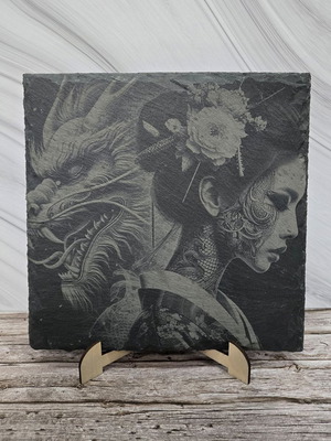 Engraved volcanic tile Geisha and Dragon new 20x20 cm