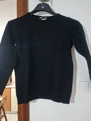 Πλεκτή μπλούζα Benetton μαύρη, στενή γραμμή, σαν καινούργιο