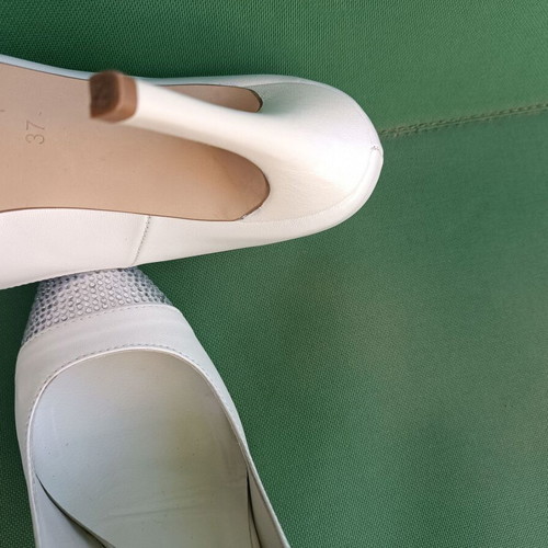 Leather bridal pumps size 37 with rhinestones like new, white and silver