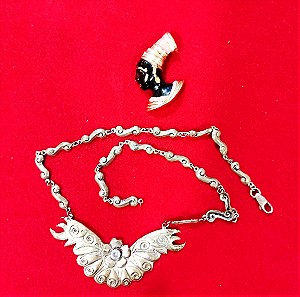 Κολιέ ‘’νυχτερίδα’’ και καρφίτσα πέτου ‘’φαραώ’’ δεκαετίας 1970 (25 ευρώ)