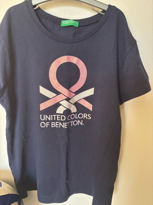 Benetton T-shirt like new, size 8-9 years, blue