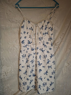 Φόρεμα Shein καινούργιο, λευκό με μπλε φλοράλ σχέδιο, μέγεθος M