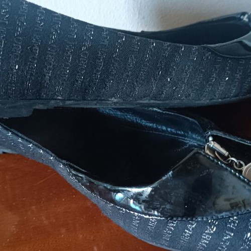 Emporio Armani ballerinas size 38 like new, black with silver details