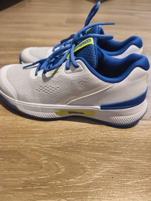 Wilson Intrigue Pro tennis shoes like new, size 39 1/3, white and blue