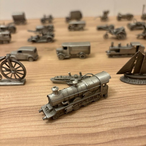 Collectible miniature collection used, 50 pieces, Travels to Yesterday