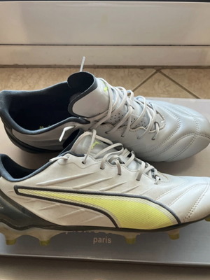 Puma King Pro football shoes like new, size 43, beige