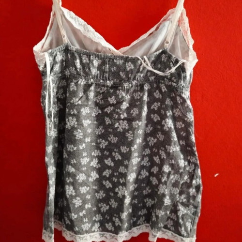 Gray top with lace size S/M like new