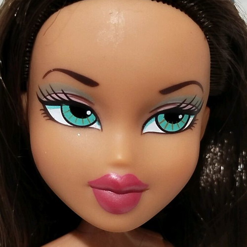 Bratz Sun kissed Summer Yasmin and rare Dana dolls used, set of 2