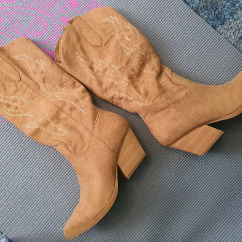 Western style boots new, size 36, beige suede with embroidery
