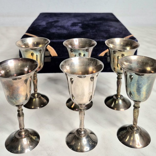 Vintage Liqueur Glasses Set of 6 in Velvet Case used