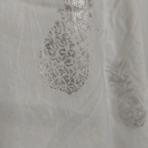 Amelie Accessories kimono with silver pineapples, like new