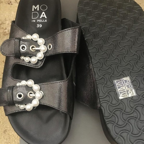 Moda In Pelle women's slippers size 39 new, black with pearl buckles