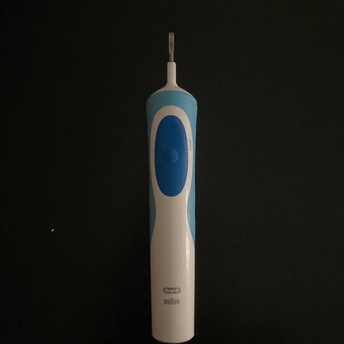 Oral-B electric toothbrush like new with charger and brush head